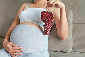 Виноград при вагітності: користь та шкода в 1,2 та 3 триместрах? фото
