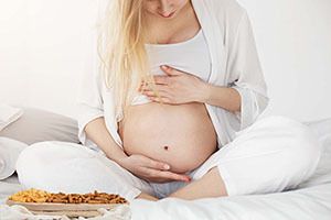 Чи безпечно їсти сухарики при вагітності? фото