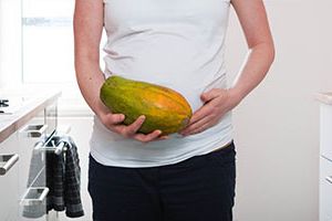 Чи можна їсти папайю при вагітності? фото